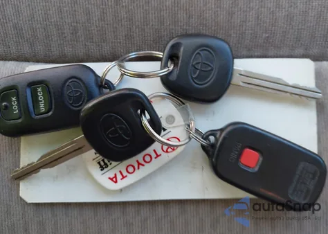 2005 Toyota Corolla Le from USA, damaged, VIN 1NXBR32E25Z348533